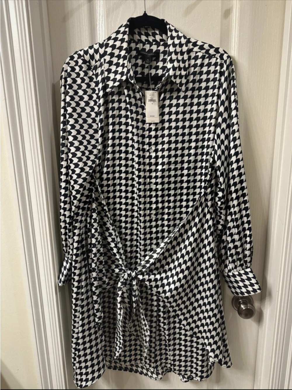 Banana Republic Black and White Houndstooth Tie-Waist Long Sleeve Dress